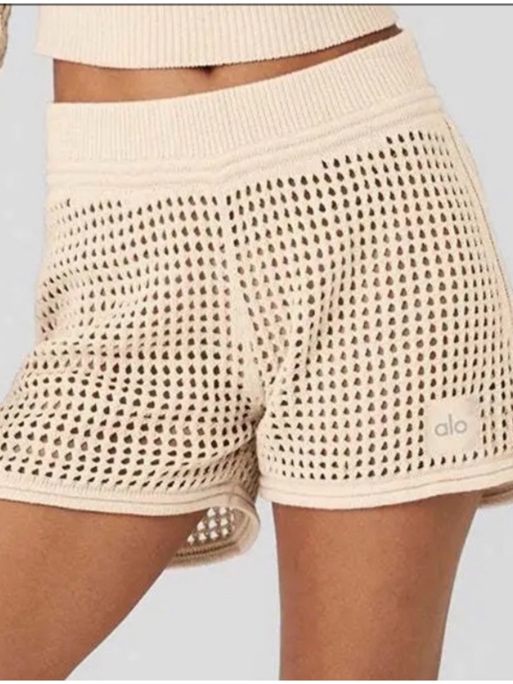 ALO Yoga Chase The Sun Shorts Macadamia open knit